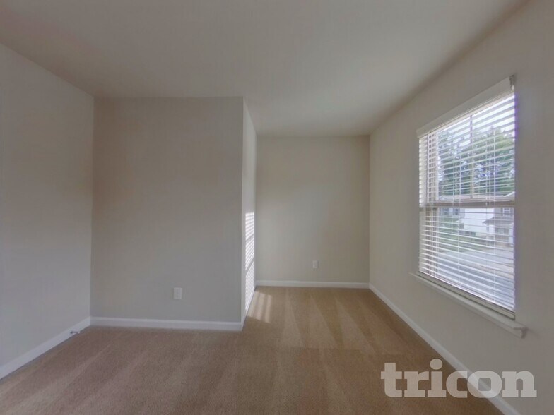 Building Photo - 213 Spring Knoll Dr