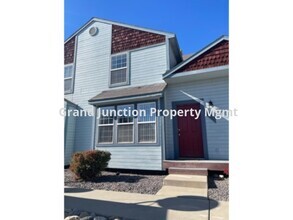 Building Photo - Completely Remodeled Townhome