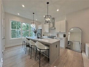 Building Photo - 192 Chestnut Cir