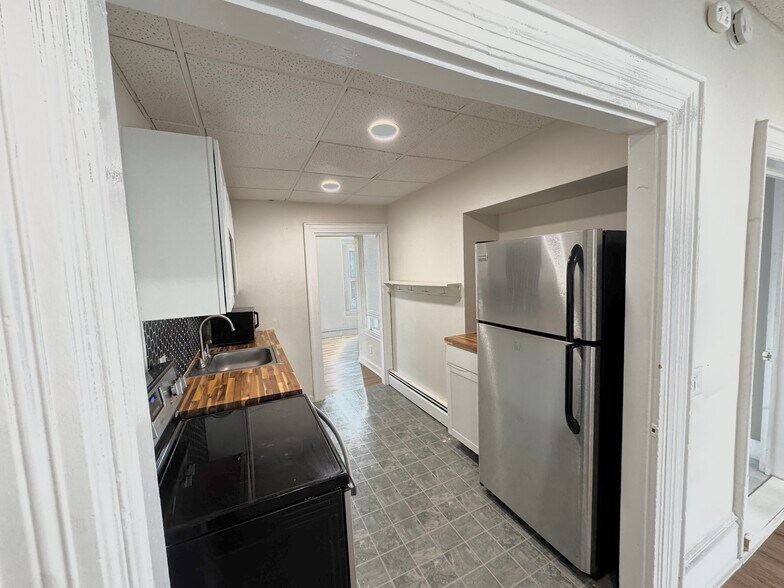 Building Photo - 112 Elm St