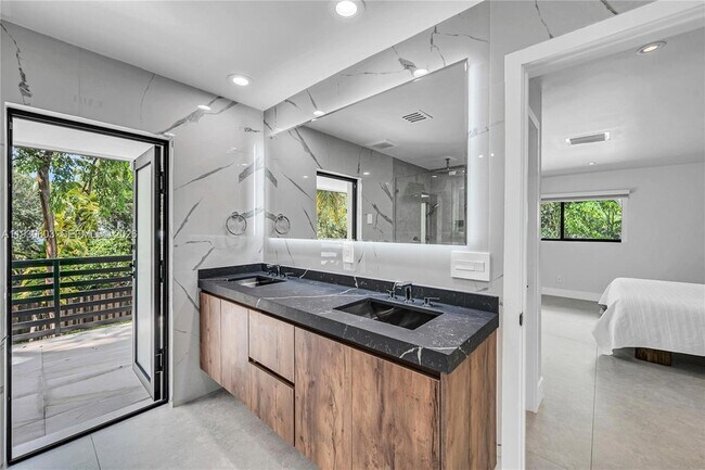 Building Photo - 11340 SW 74th Ct