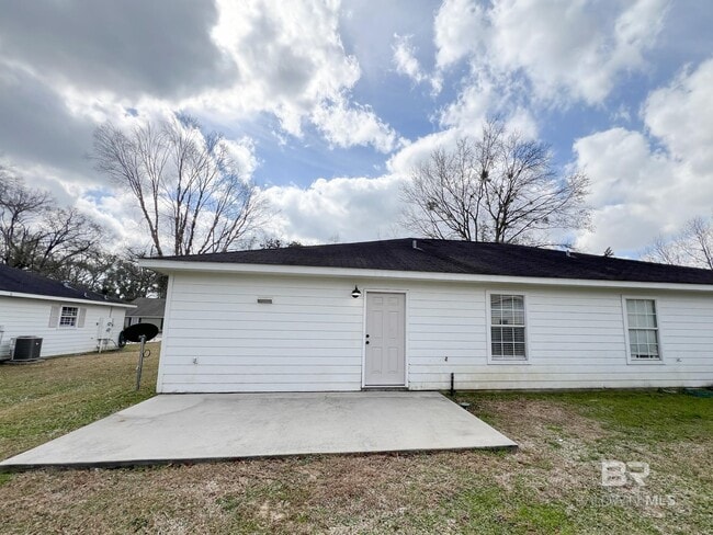 Building Photo - 430 W Pedigo Ave