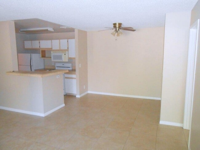 Building Photo - Spacious 2 bedroom Condo in Canyon Lake Community