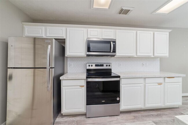 Building Photo - 202 S Walden Elms Cir