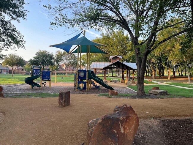 Building Photo - 11490 La Grange Dr