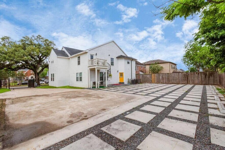 Building Photo - 2817 Southmore Blvd