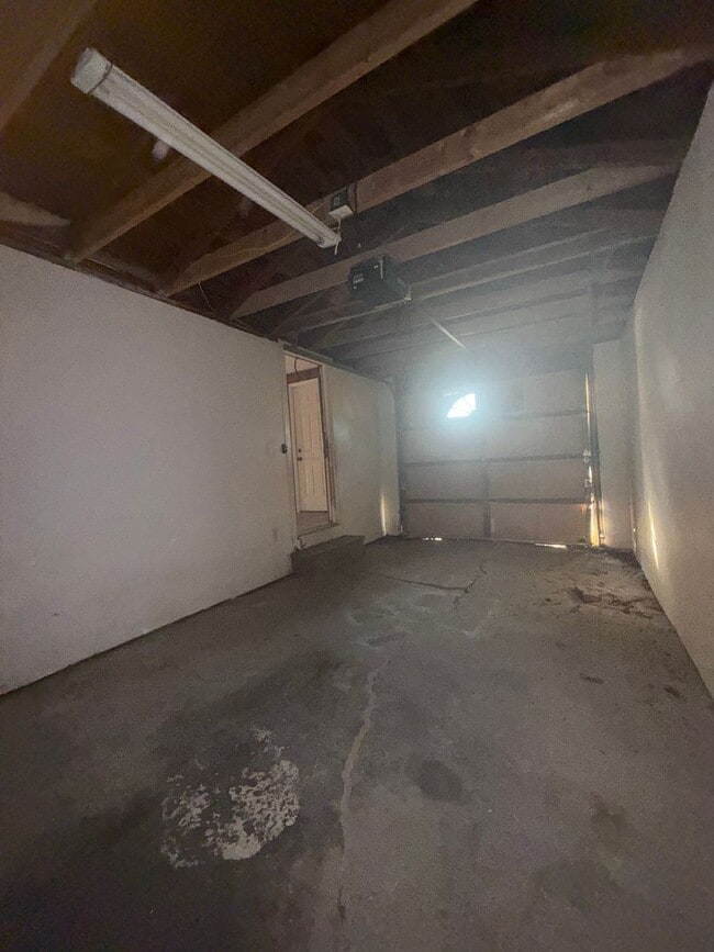 Building Photo - Cozy 3 Bedroom Family Home