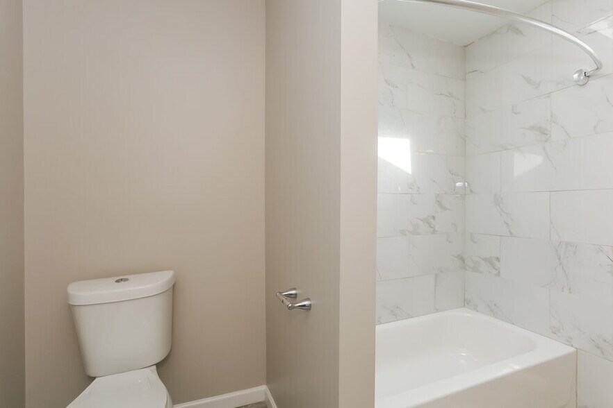 Building Photo - 2408 Chauncey Ln