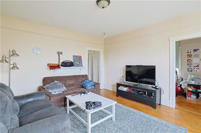 Building Photo - 440 Wickenden St
