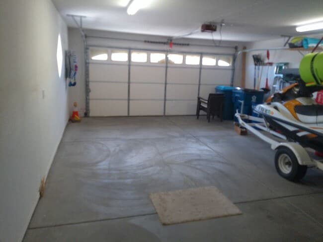 Building Photo - Seasonal Winter Rental Nov 1st to April 30...