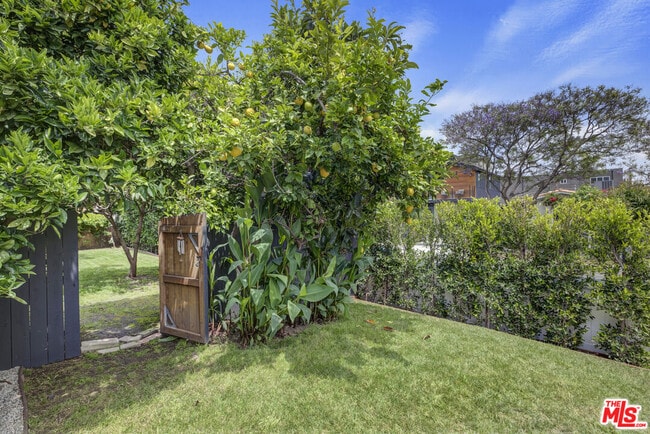 Building Photo - 2815 S Holt Ave