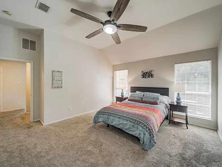Building Photo - 5558 Mesa Verde Ct