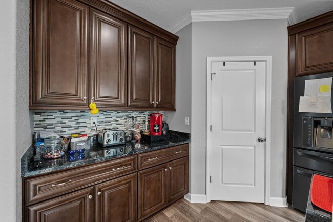 Building Photo - Spacious 6-Bedroom Home with Private Backy...