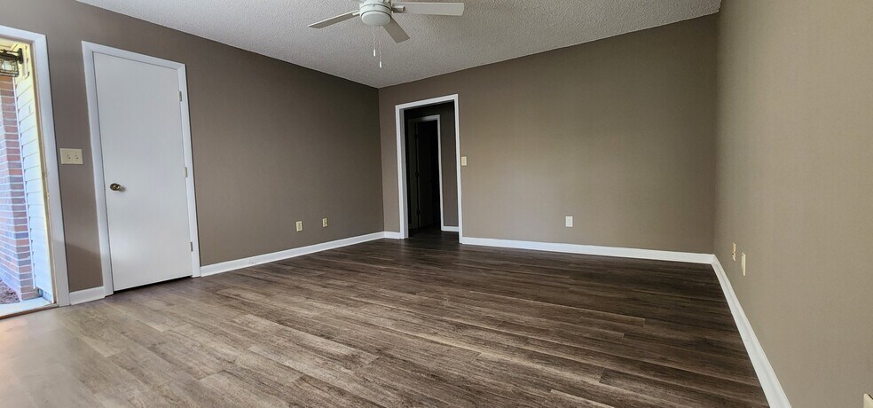 Cloverland-Warnke-Livingroom - 1535 Warnke Rd NW