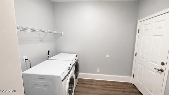 Building Photo - 9010 Polly Ave