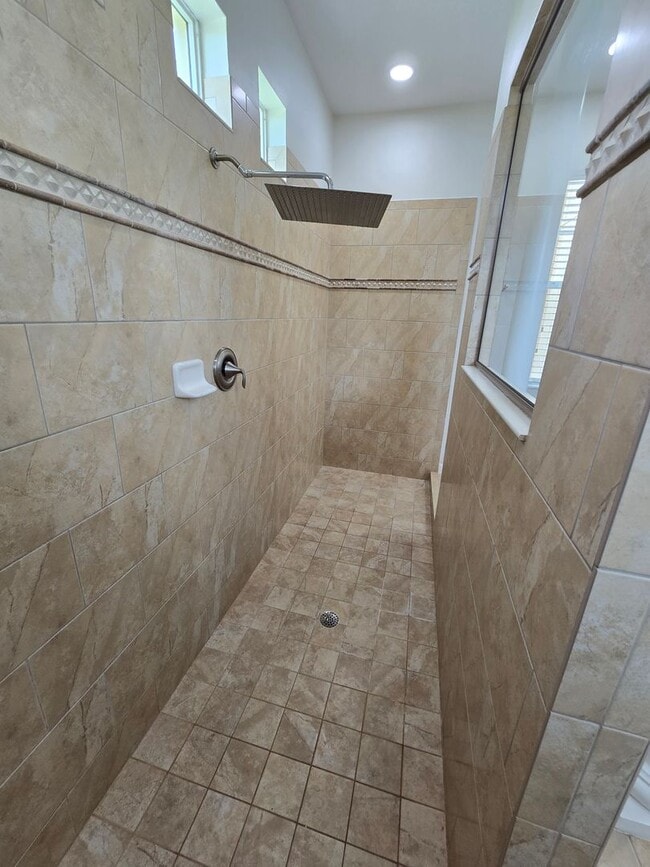 Building Photo - Luxurious Single-Family Home in Secluded Mount Dora Community