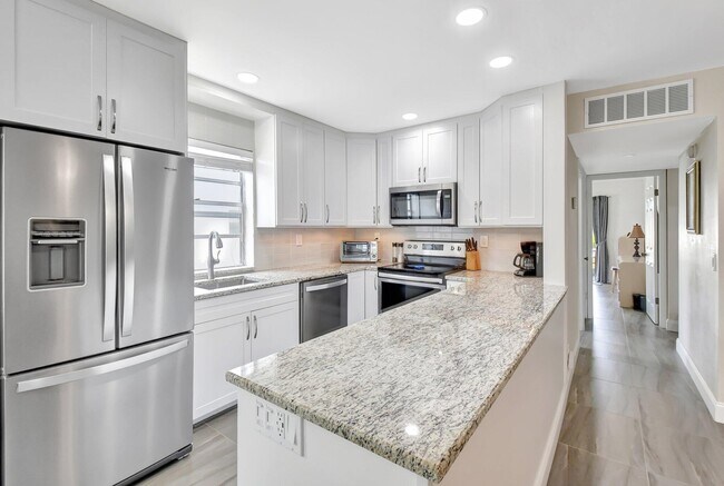Building Photo - 413 Normandy Ln