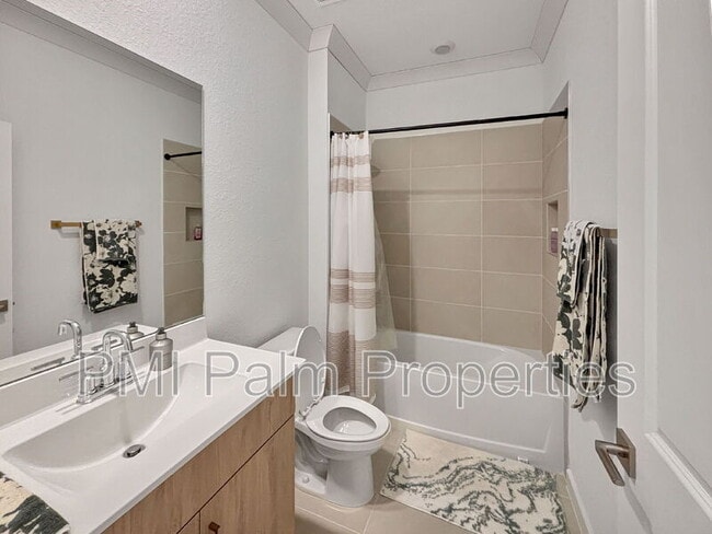 Building Photo - 5989 SE Sky Blue Cir