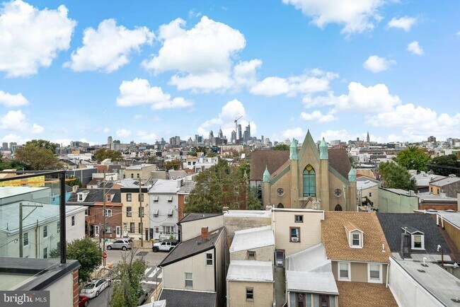 Building Photo - 1247 E Columbia Ave