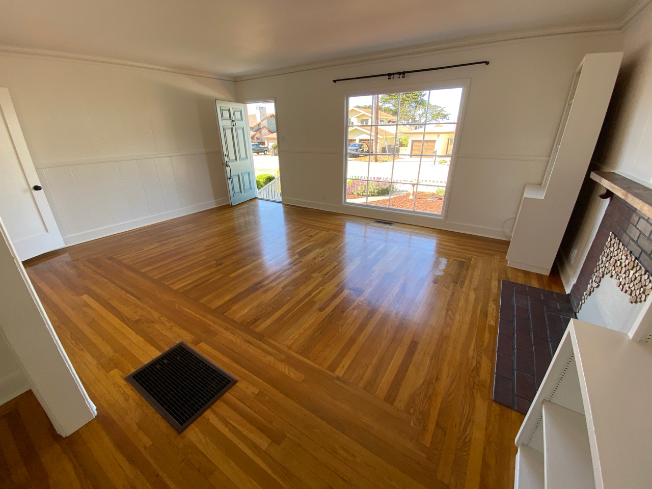 Living room front entrance - 1005 Del Monte Blvd