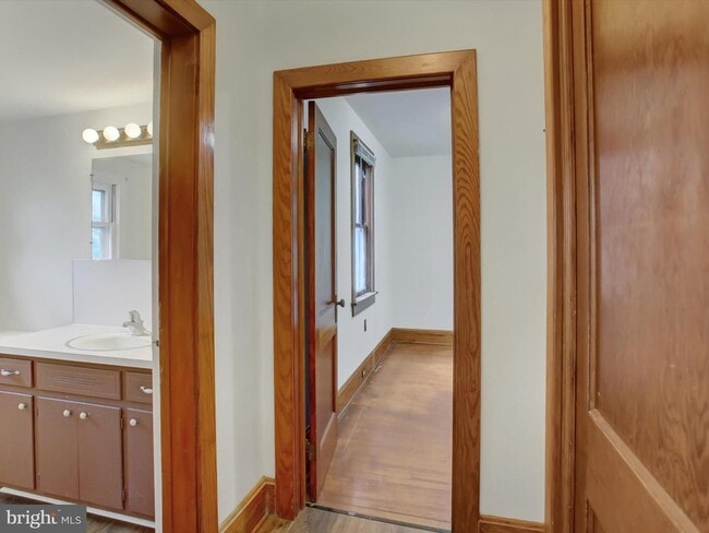 Building Photo - 557 N Franklin St