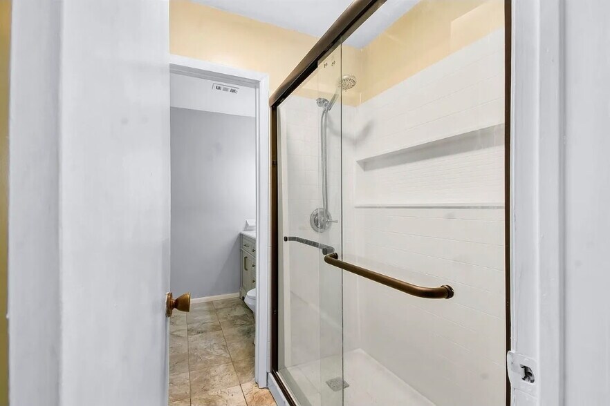 Building Photo - 101 Vista Lagoon Ct