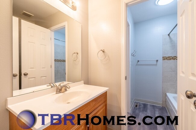 Building Photo - 6901 W 87th Way