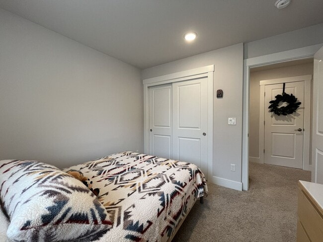 Building Photo - Open Concept 4BR Home with Island Seating, Loft & Spacious Living Room