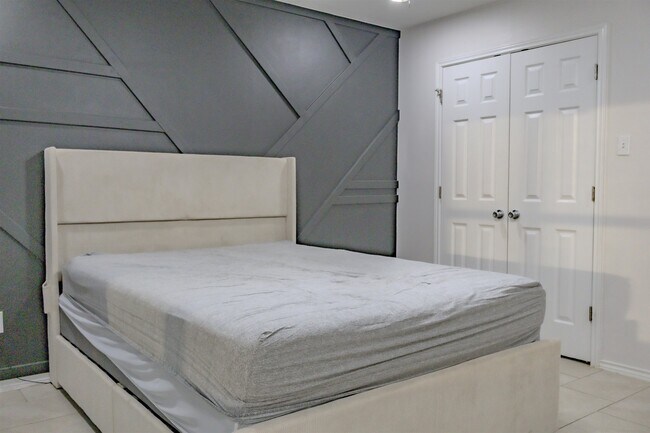 Building Photo - 4305 Alina Dr