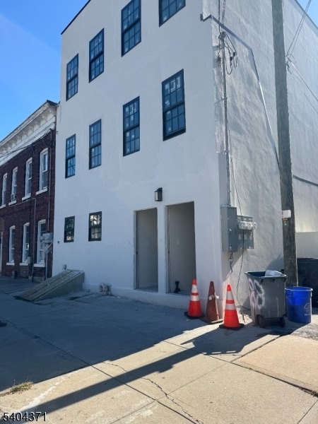 Building Photo - 188 Heckel St