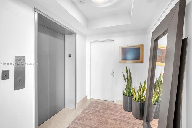 Building Photo - 1331 Brickell Bay Dr