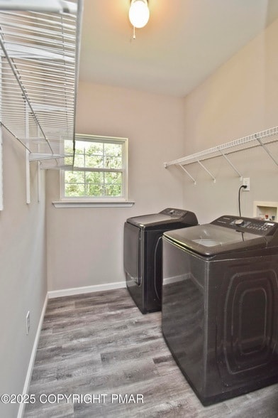 Building Photo - 557 Marco Way