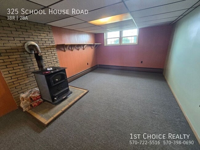 Building Photo - 325 Schoolhouse Rd