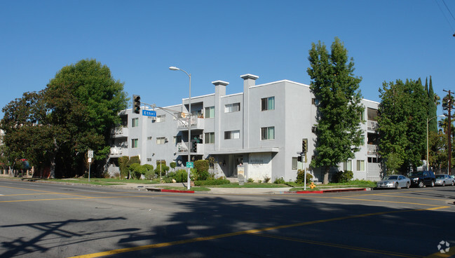 Building Photo - Riverside Regency