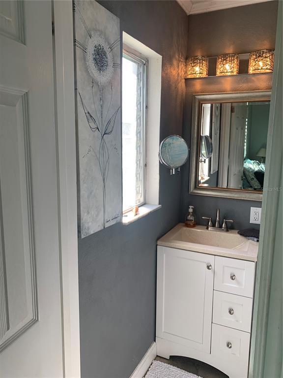 Building Photo - 1329 Royal Palm Dr S