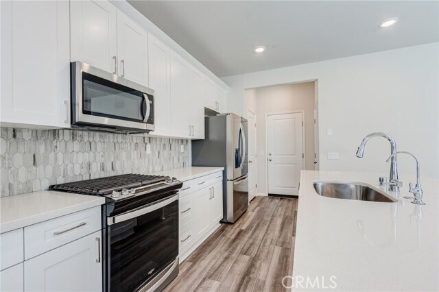 Building Photo - 36469 Shine Dr