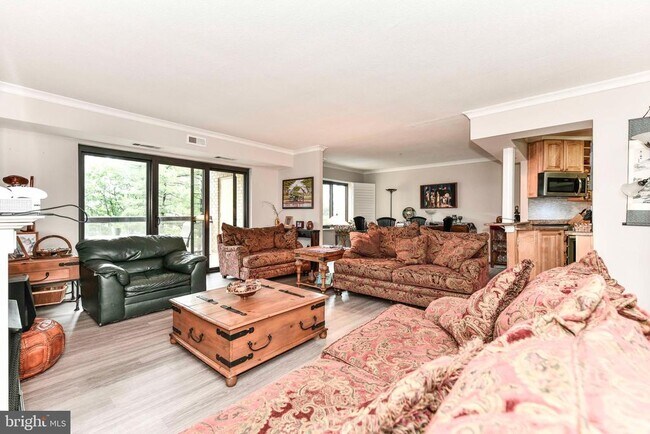 Building Photo - 309 Yoakum Pkwy