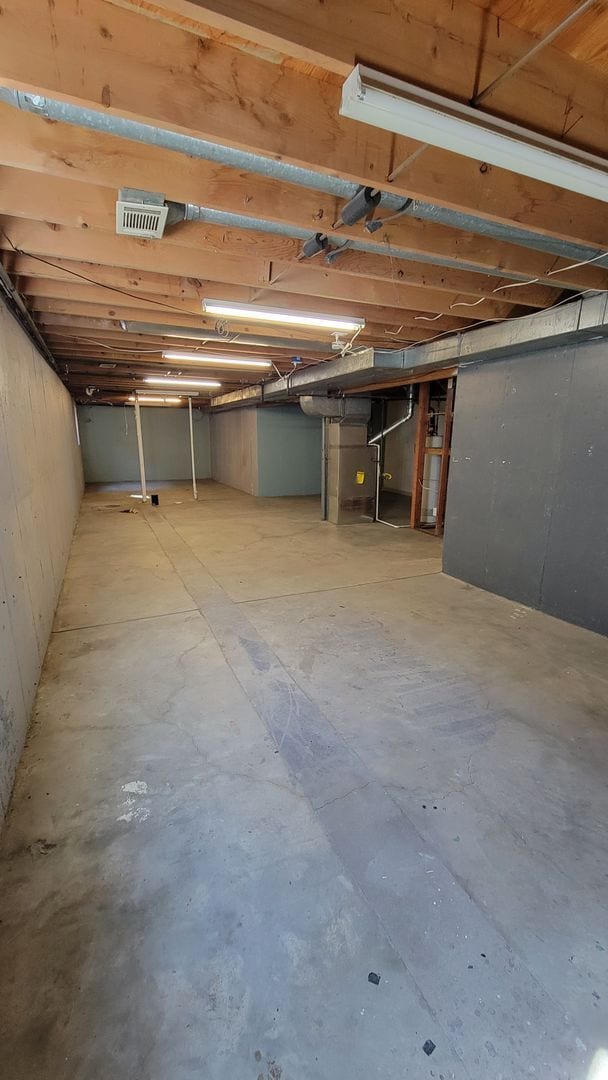 Building Photo - 2 Bdrm Duplex