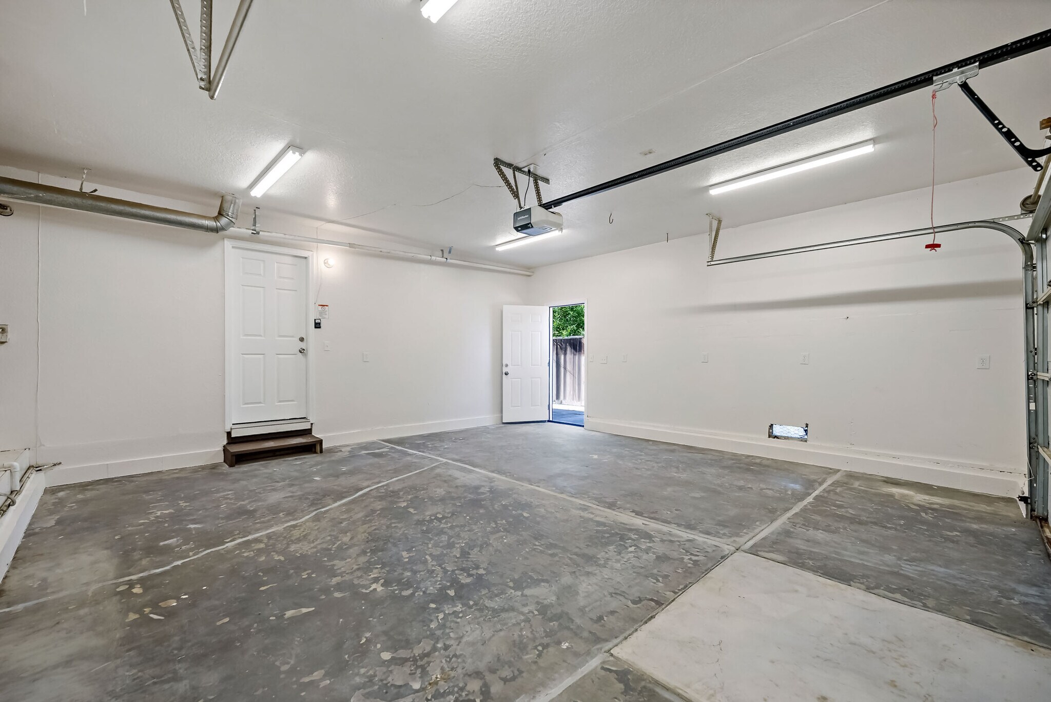 Building Photo - 490 N 5th St