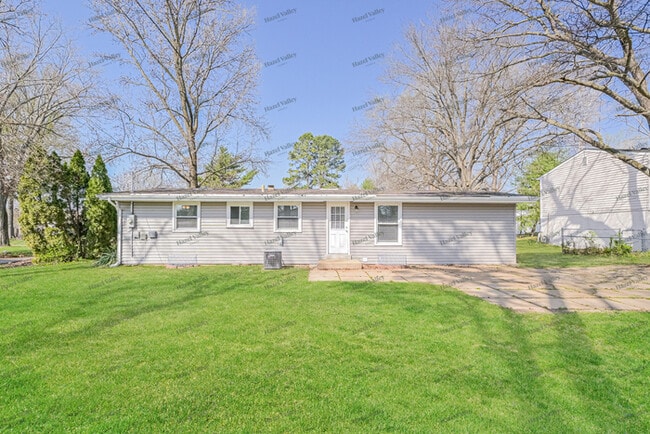 Building Photo - 604 Wicklow Dr