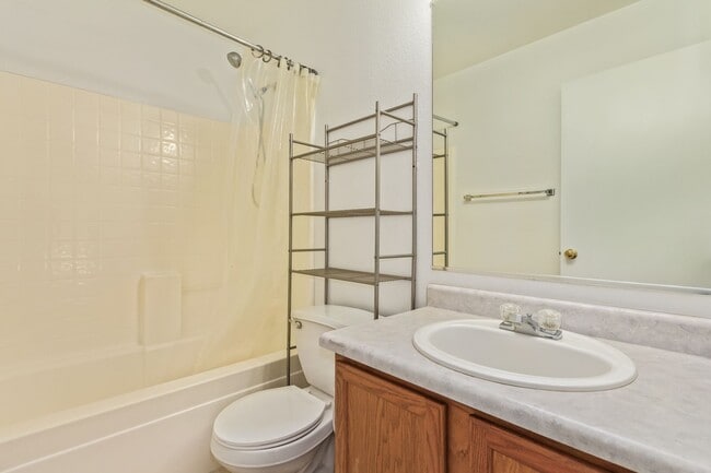 Building Photo - New Listing in El Mirage