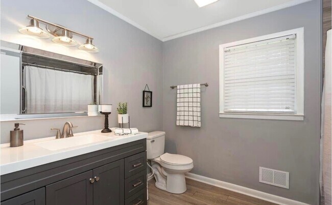 Building Photo - 947 Boswell Dr