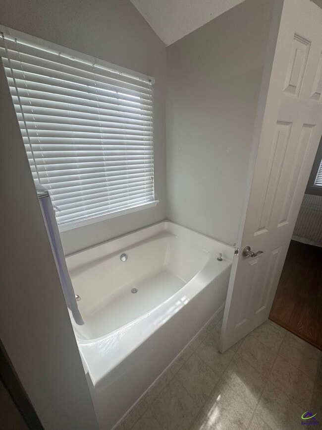 Building Photo - 113 Faybrook Dr