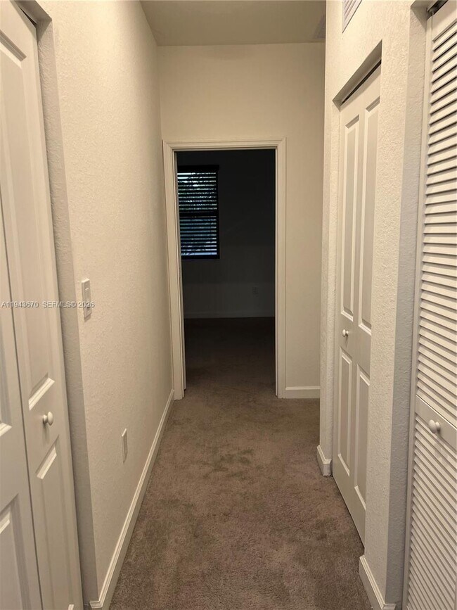 Building Photo - 20631 NE 7th Pl