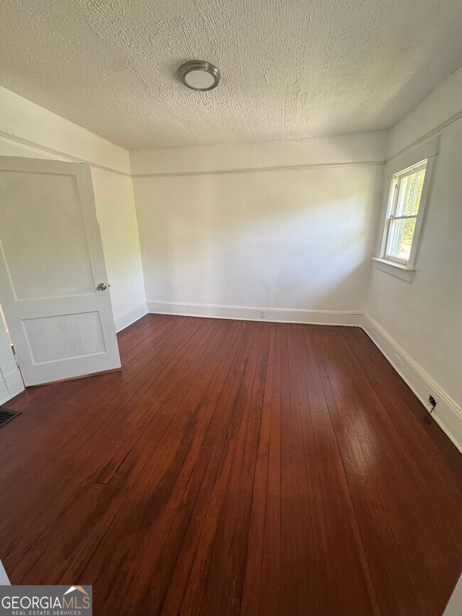 Building Photo - 415 Hopkins St SW