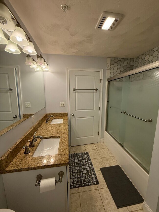 Building Photo - Beautiful Condo in Lynn– $3,300/mo