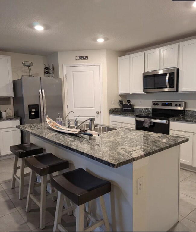 Building Photo - 822 18th Ave SE