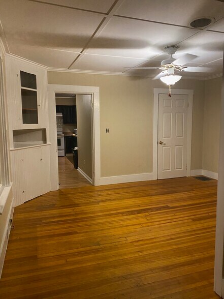 Dining Rm (II) - 1003 Main St