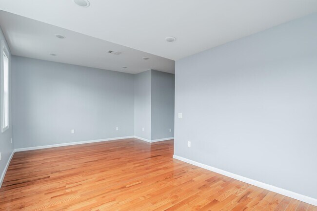 Building Photo - 164 Avenue B