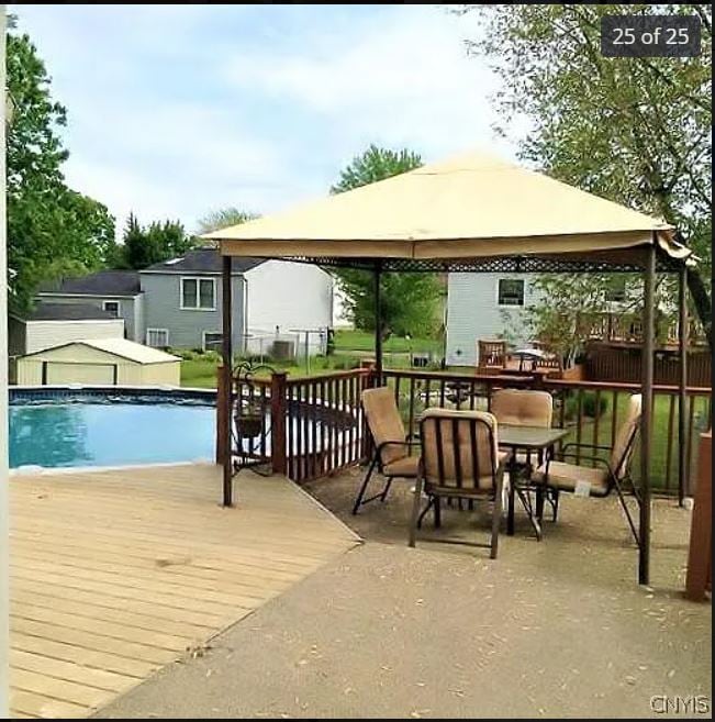 Building Photo - 8225 Lucchesi Dr